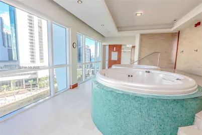 31 SE 5th St #411, Miami, FL 33131 - Photo 34