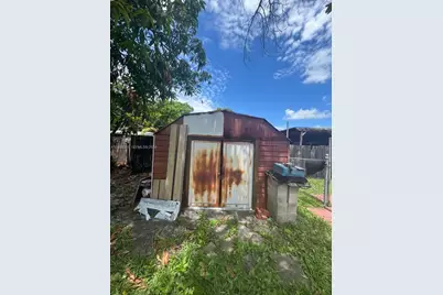 252 E 37th St, Hialeah, FL 33013 - Photo 50