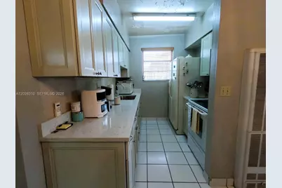 252 E 37th St, Hialeah, FL 33013 - Photo 14
