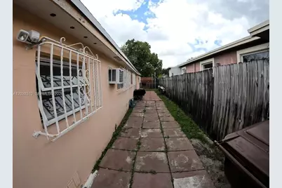 252 E 37th St, Hialeah, FL 33013 - Photo 48