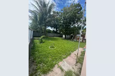 252 E 37th St, Hialeah, FL 33013 - Photo 40
