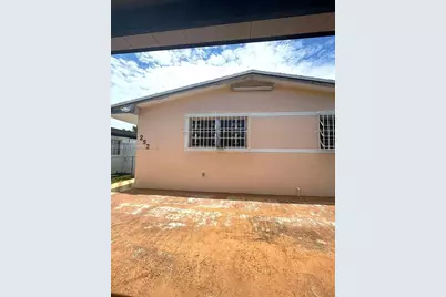252 E 37th St, Hialeah, FL 33013 - Photo 4