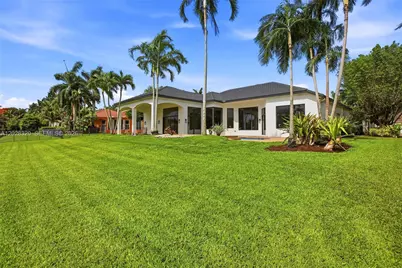 3250 W Stonebrook Cir, Davie, FL 33330 - Photo 68