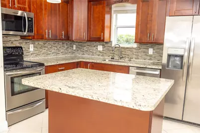 10560 NW 57th Ct, Coral Springs, FL 33076 - Photo 8