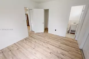 2392 NW 9th St, Miami, FL 33125 - Photo 12