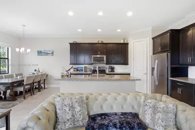 1507 SW 113th Ave, Pembroke Pines, FL 33025 - Photo 8