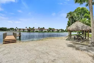 901 Colony Point Cir, Pembroke Pines, FL 33026 - Photo 42