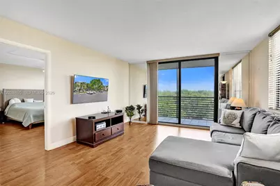 901 Colony Point Cir #501, Pembroke Pines, FL 33026 - Photo 18