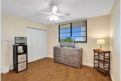 901 Colony Point Cir #501, Pembroke Pines, FL 33026 - Photo 12