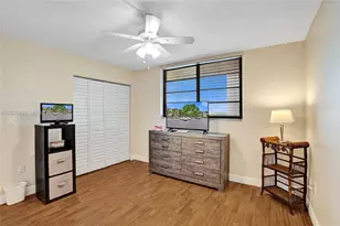 901 Colony Point Cir, Pembroke Pines, FL 33026 - Photo 12
