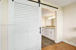 901 Colony Point Cir, Pembroke Pines, FL 33026 - Photo 24