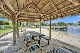 901 Colony Point Cir, Pembroke Pines, FL 33026 - Photo 40