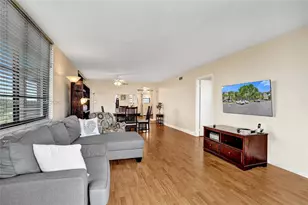 901 Colony Point Cir, Pembroke Pines, FL 33026 - Photo 20