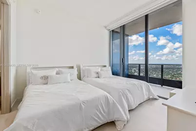 1000 Brickell Plz #PH6006, Miami, FL 33131 - Photo 18