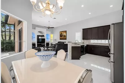 3852 Oak Ridge Cir, Weston, FL 33331 - Photo 6