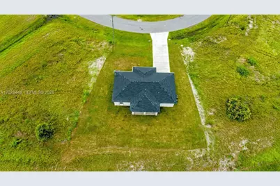 9019 E Crow Cir, Labelle, FL 33935 - Photo 2