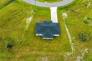 9019 E Crow Cir, Labelle, FL 33935 - Photo 2