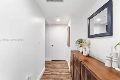 55 SE 6th St #3303, Miami, FL 33131 - Photo 2