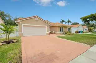 1910 SW 135th Way, Miramar, FL 33027 - Photo 2