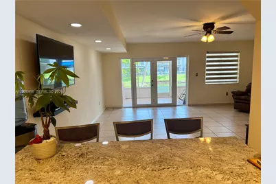 7033 NW 169th St, Hialeah, FL 33015 - Photo 10