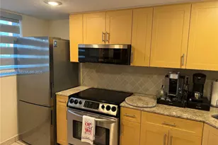 7033 NW 169th St, Hialeah, FL 33015 - Photo 2