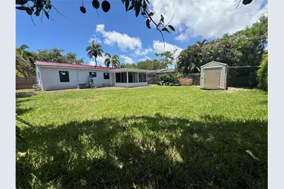 919 NE 4th Ct, Hallandale Beach, FL 33009 - Photo 22