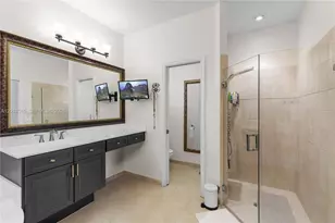 1714 Victoria Pointe Cir, Weston, FL 33327 - Photo 22