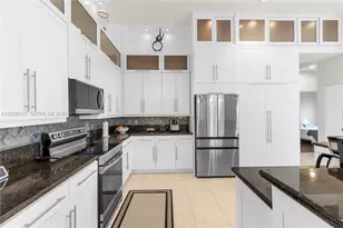 1714 Victoria Pointe Cir, Weston, FL 33327 - Photo 14