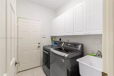 1714 Victoria Pointe Cir, Weston, FL 33327 - Photo 32