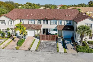9581 SW 3rd St, Pembroke Pines, FL 33025 - Photo 2