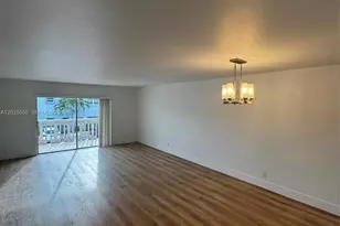 410 SE 2nd St, Hallandale Beach, FL 33009 - Photo 4
