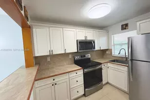 9281 Sunrise Lakes Blvd, Sunrise, FL 33322 - Photo 4