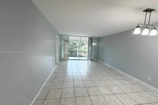 9281 Sunrise Lakes Blvd, Sunrise, FL 33322 - Photo 18