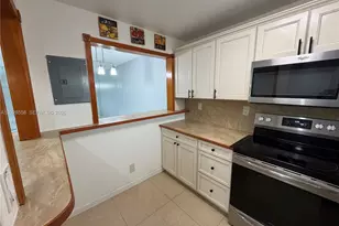 9281 Sunrise Lakes Blvd, Sunrise, FL 33322 - Photo 6