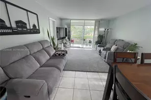9281 Sunrise Lakes Blvd, Sunrise, FL 33322 - Photo 10