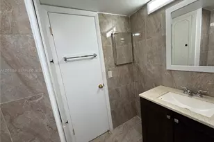 9281 Sunrise Lakes Blvd, Sunrise, FL 33322 - Photo 32