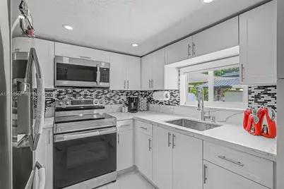 10345 NW 35th Ct, Miami, FL 33147 - Photo 6