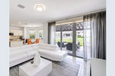 10555 NW 69th Ter, Doral, FL 33178 - Photo 16