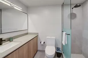 121 NE 5th St, Miami, FL 33132 - Photo 28