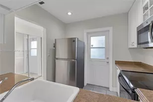 4805 NW 35th St, Lauderdale Lakes, FL 33319 - Photo 24