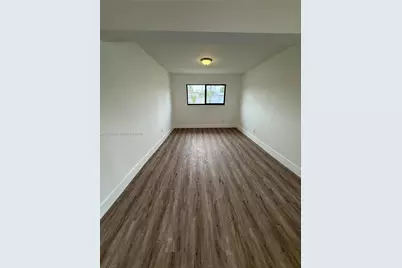 1014 W 66th St, Hialeah, FL 33012 - Photo 14