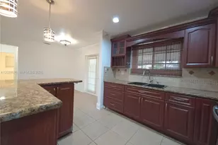 8420 NW 10th St, Pembroke Pines, FL 33024 - Photo 10
