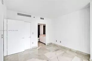 55 SE 6th St, Miami, FL 33131 - Photo 18