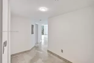 55 SE 6th St, Miami, FL 33131 - Photo 22