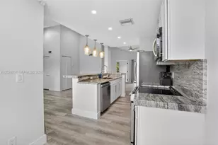1726 NW 81st Way, Plantation, FL 33322 - Photo 8