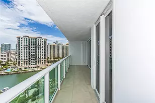 100 Bayview Dr, Sunny Isles Beach, FL 33160 - Photo 30