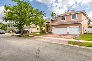337 SW 188th Terrace, Pembroke Pines, FL 33029 - Photo 2