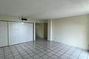 8625 NW 8th St, Miami, FL 33126 - Photo 8