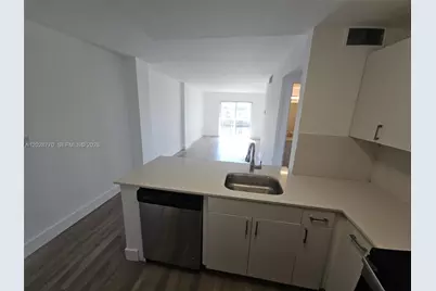 8101 Crespi Blvd #304, Miami Beach, FL 33141 - Photo 2