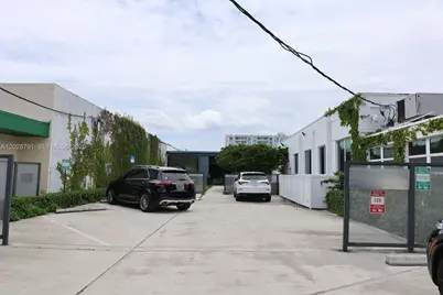 1810 NE 144th St, North Miami, FL 33181 - Photo 2